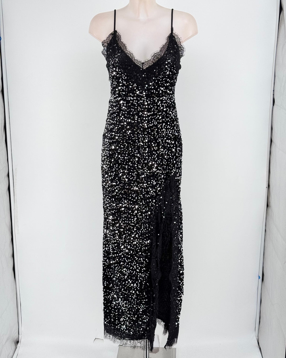 VESTIDO MELODI NEGRO +LENTEJUELAS PLATA