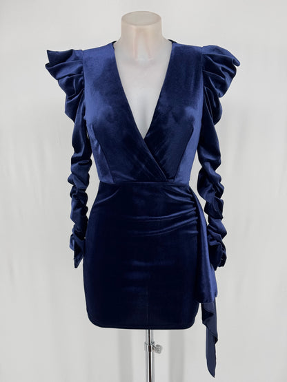 VESTIDO CORTO CASCADA LATERAL